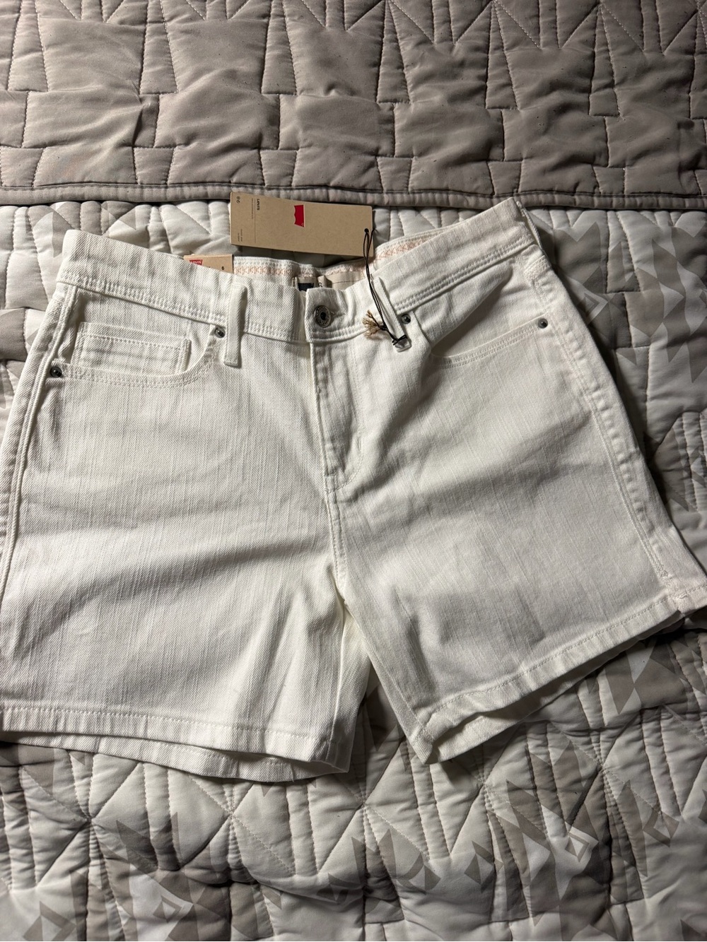 NEW Levi’s Shorts Size 6/W28